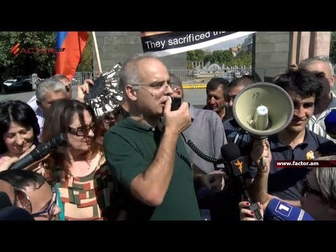 мирский замок Քոչարյանի ընդդիմախոսների երթը՝ դեպի Մյասնիկյանի արձան. ՈՒՂԻՂ
