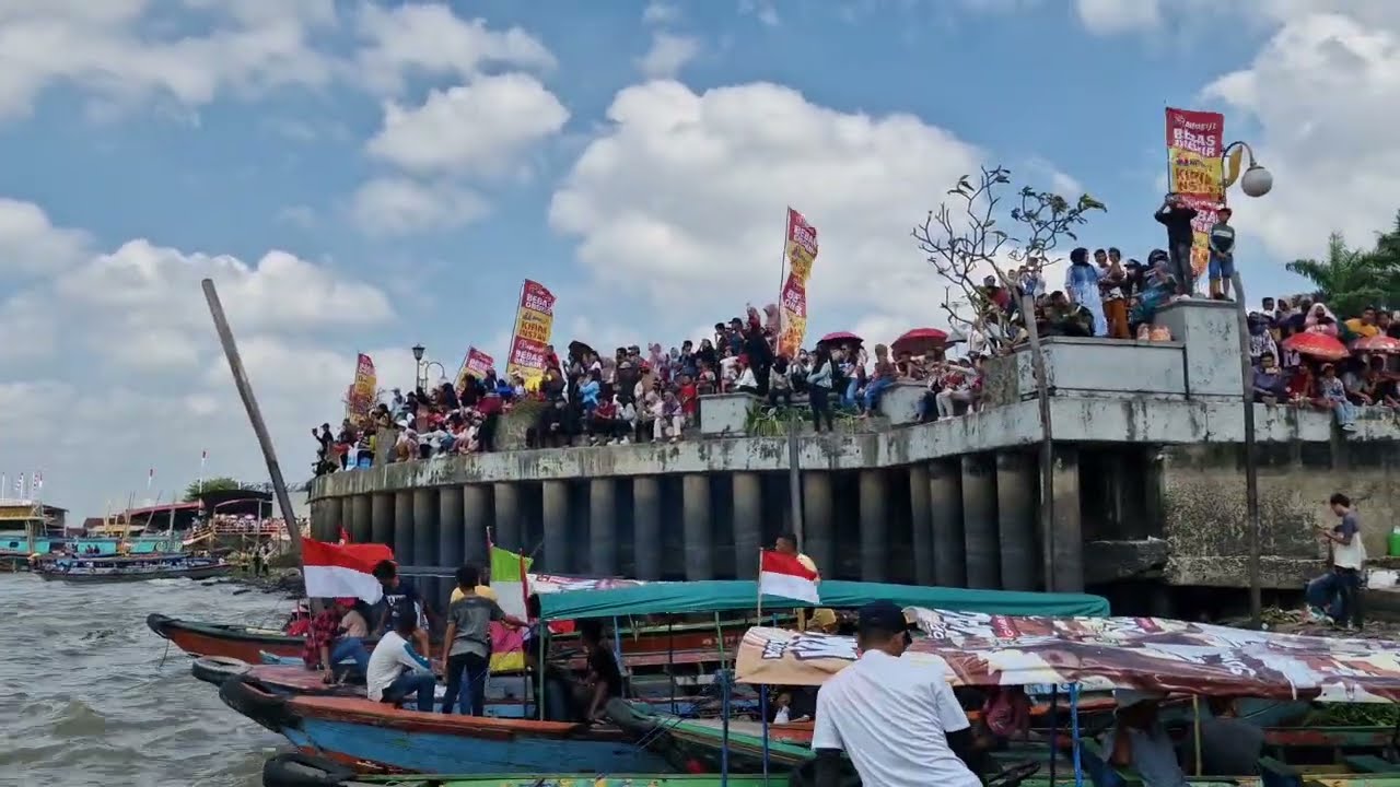 Lomba Bidar di Sungai Musi Kota Palembang