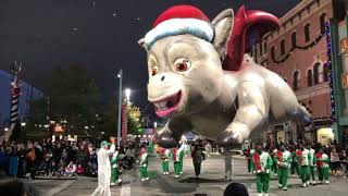 Desfile de Navidad de Universal Orlando Resort con globos de Macy's