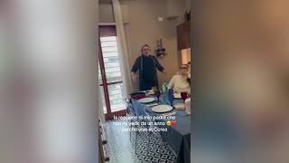 LA FIGLIA DECIDE DI FARE UNA SORPRESA AL PAPÀ DOPO 1 ANNO DI ASSENZA E GUARDATE CHE REAZIONE!!