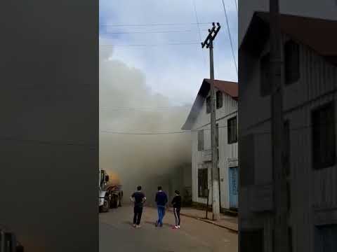 Incêndio atinge casarão no centro de São Jorge