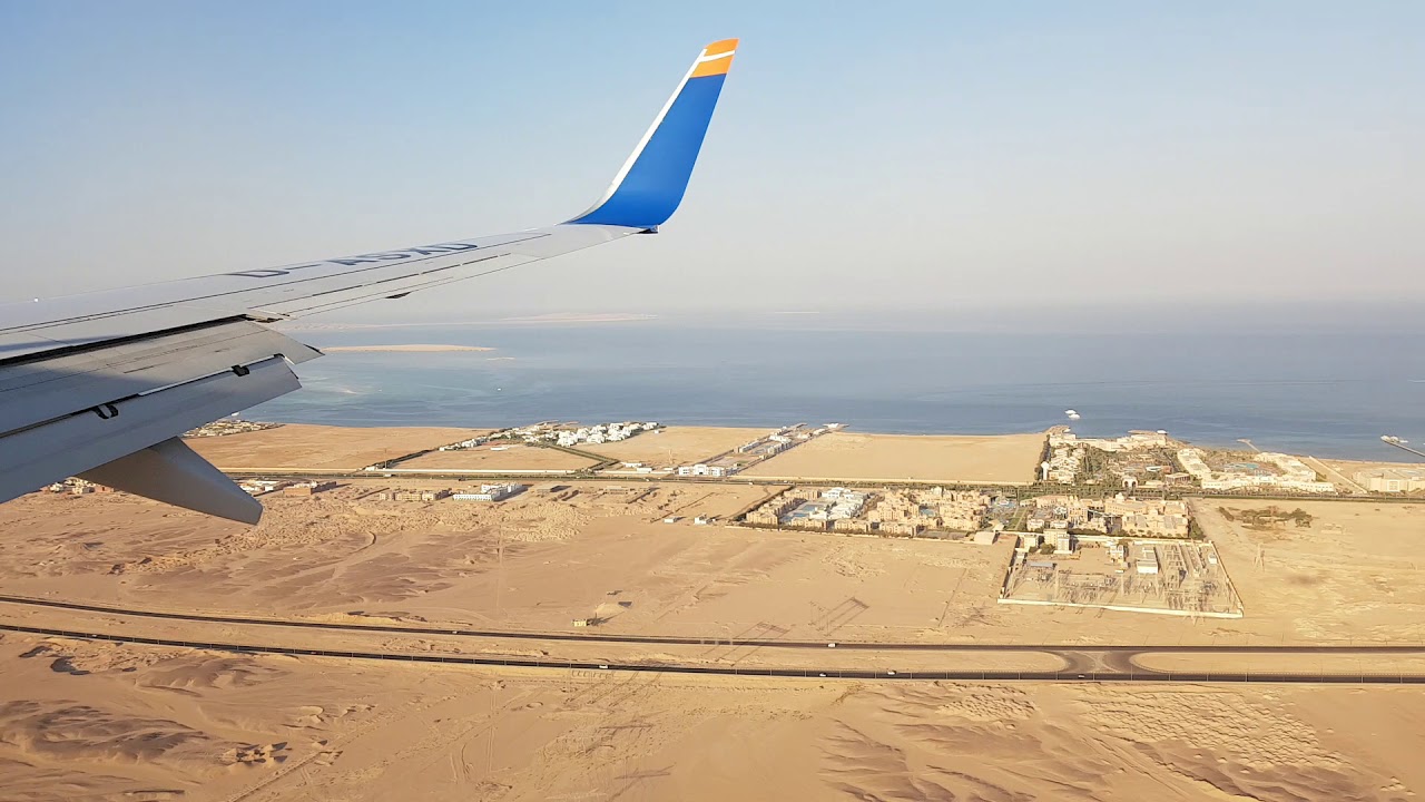 Авиарейсы хургада. Аэропорт Египта Шарм-Эль-Шейх. Шарм-Эль-Шейх вид с самолета. Аэропорт Шарм-Эль-Шейх самолеты. Египетские авиалинии самолеты в Шарм Эль Шейх.