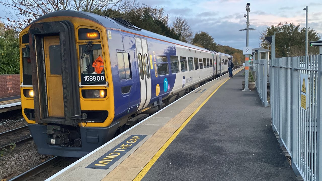 Northern trains 158908 1L76 Lincoln to Leeds calls at platform 2 16;38 ...