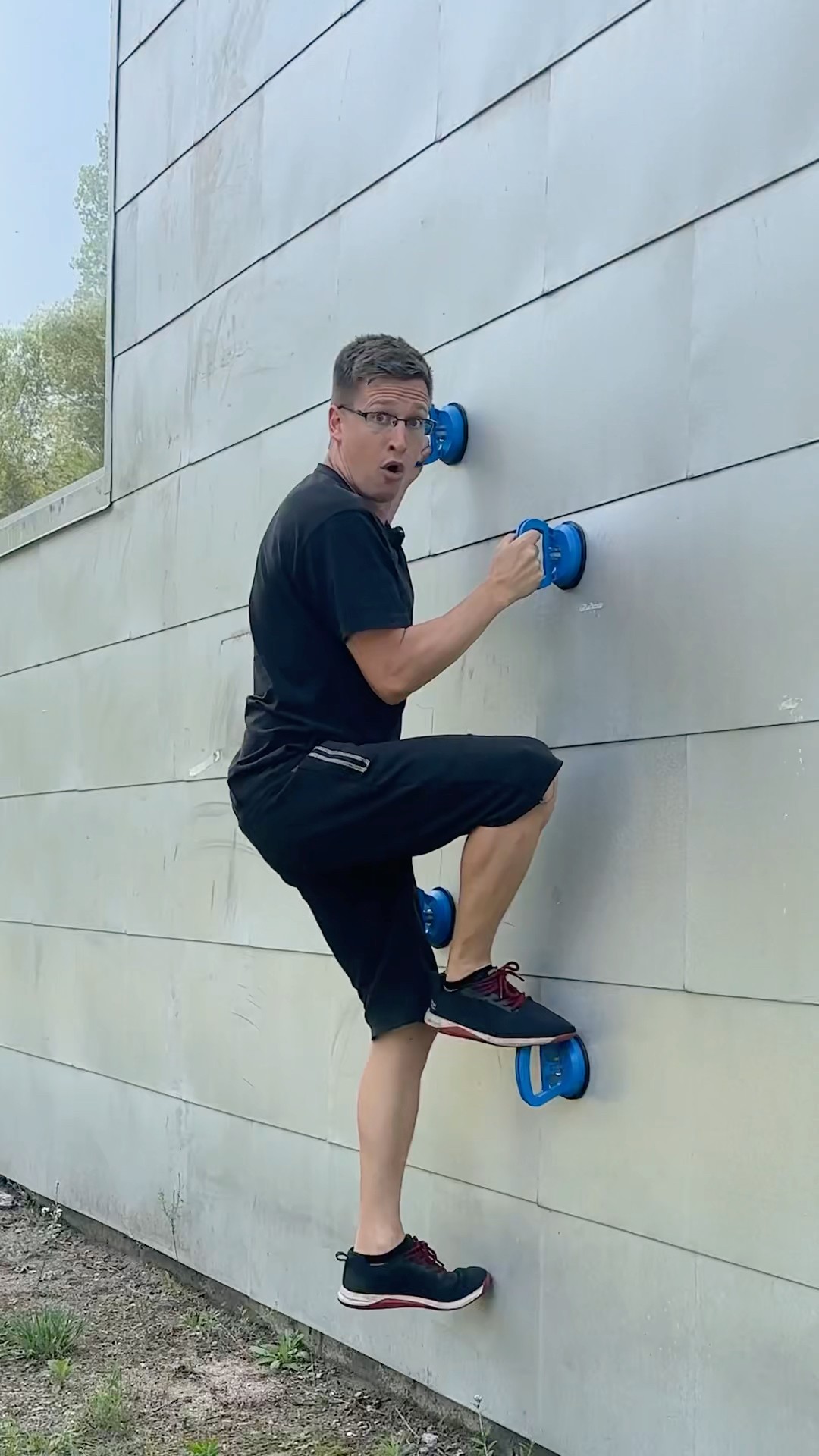 Suction Cups VS Wall Climb ?
