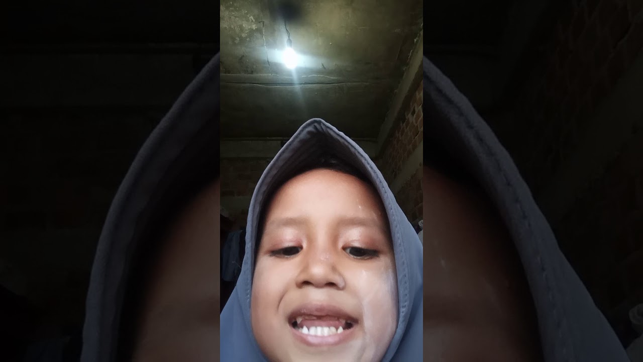 Si comel baca surat pendek - YouTube
