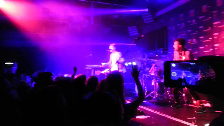 Walk The Moon - Shiver Shiver (Live)