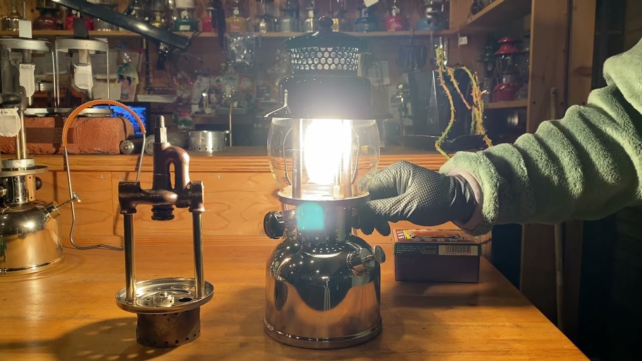 Nov.1948 Coleman US 242C vintage lantern Iight - YouTube