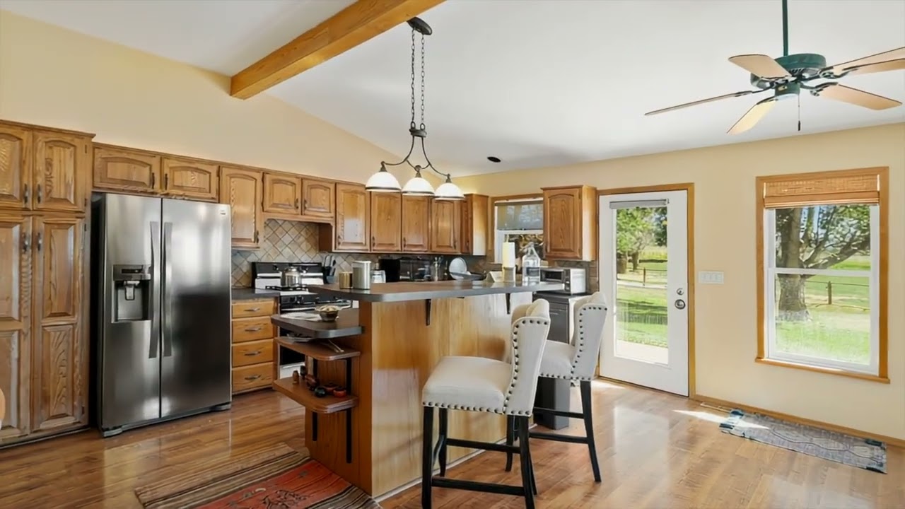 3724 Peach Valley rd