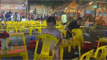 Trà Sữa phụ dọn dẹp sau đêm khai trương Hội Quán Ngôi Sao Miệt Vườn mà cha Khương Dừa đâu có biết…