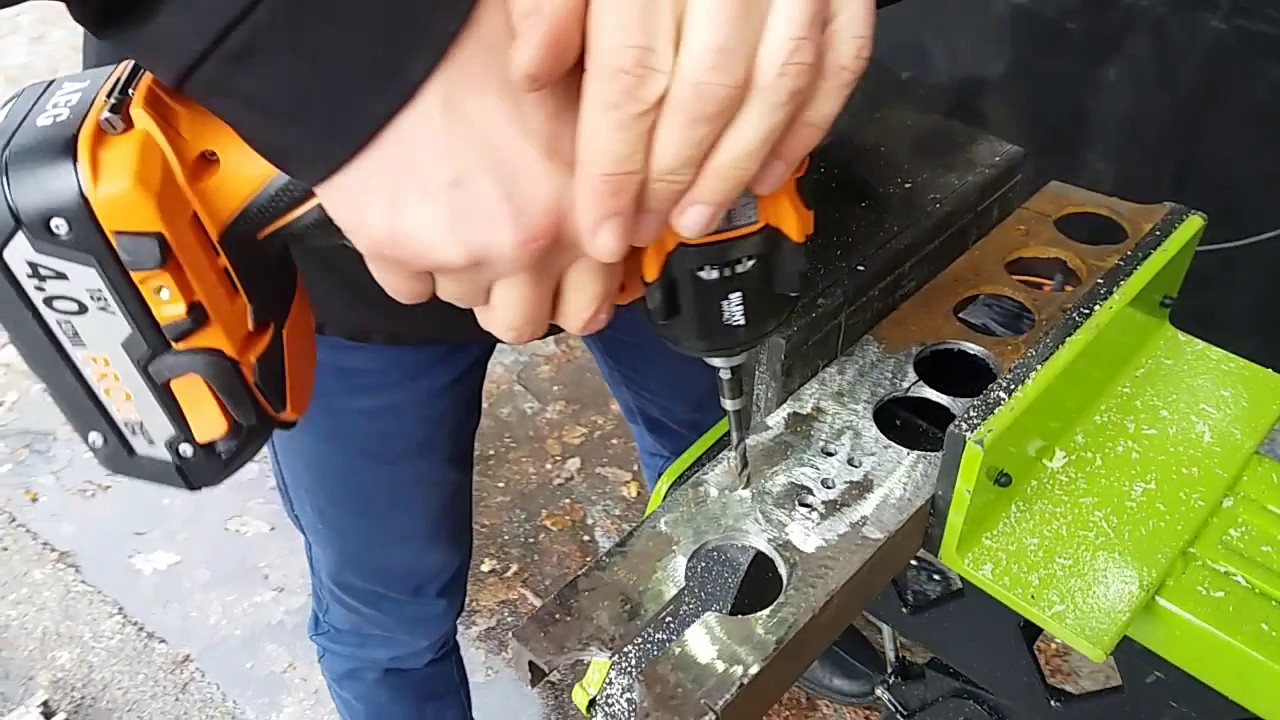 Работа импульсного гайковерта по металлу (IMPACT DRIVER WORKING with metall) AEG BSS 18 OP