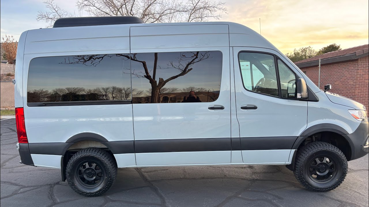 Купите этот полноприводный Mercedes-Benz Sprinter 144 2020 года выпуска.