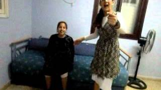 P1010137.AVI פיספוס טליה ותהל שיר וריקוד