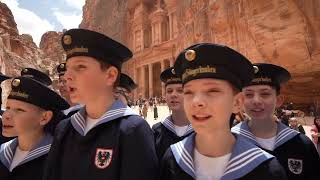 Vienna Boys' Choir singing \\
