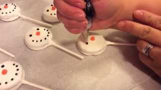 Holiday Oreo cookie snowman pops!