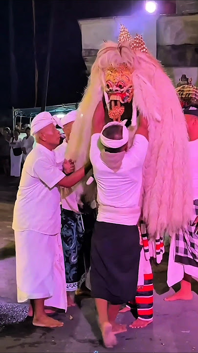 PROSES MEMBUKA TAPEL SESUHUNAN RANGDA SEBELUM METEBEKAN