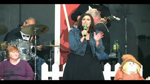 Jennifer Munroe French performing "Mi Vida Loca"
