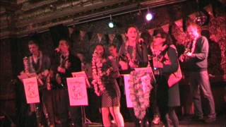 Video thumbnail of "Flamin Ukulele in the Sky by the Groningen Ukulele Society"