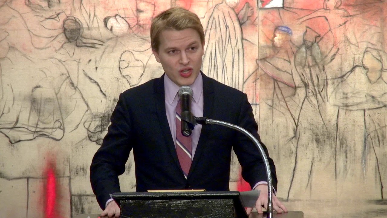 Ronan Farrow (who started college at age 11) tells students how he 'fell apart ...