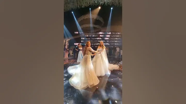 Tag your #mom if you can't wait to share this moment with her 🥰❤️ #lebaneseweddings #bazevents