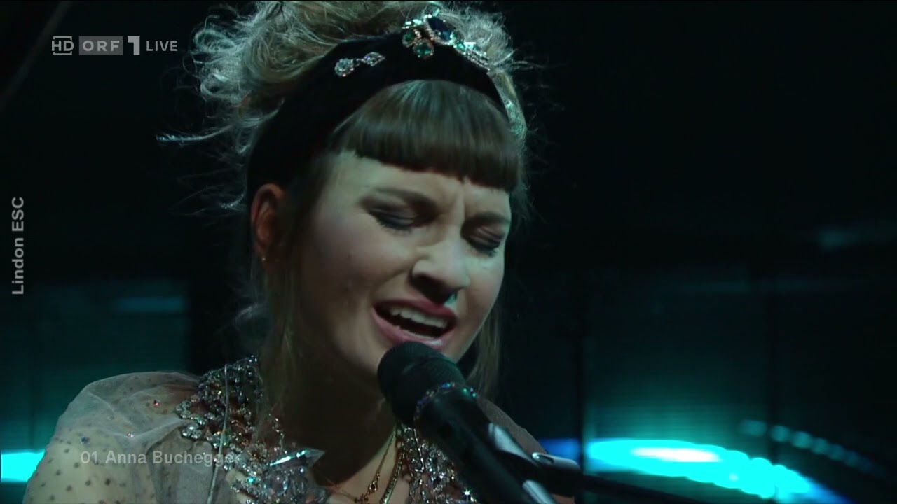 Anna Buchegger EASE Live acoustic