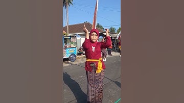 Cantiknya kebaya merah karnaval tambakan #shorts #kebayamerah #shortvideos #karnavalterbaru #joget