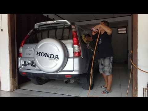 Proses cuci kering jok beludru dengan uap Panas Karcher sc1122 Dini Carwash and Autodetailing Kediri. 