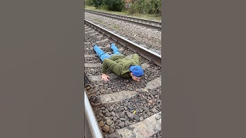 Выживет ли человек если упадет под поезд