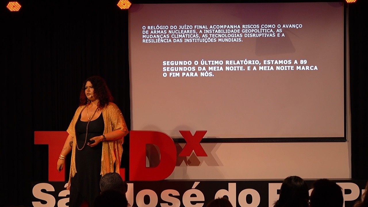 Sonhe, antes que o mundo acabe | Milena Munhoz | TEDxSão José do Rio Preto Women