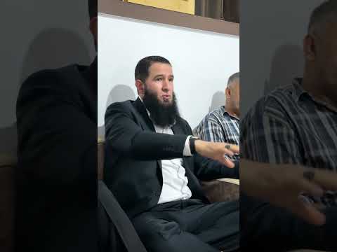 بكاء الشيخ عند ذكره والده الذي قضى في معتقلات الأسد المجرم عبدالله غنوم سوريا حمص