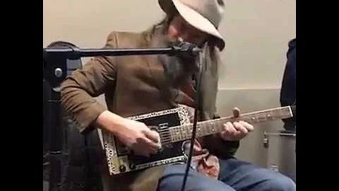 Lazer Lloyd Fires Up Morgan's Garage Guitars