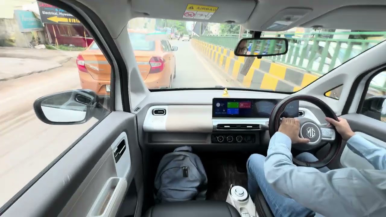 POV-MG COMET EV Rush to the Office.