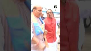 MP: Defence Minister Rajnath Singh arrives in Bhopal | #rajnathsingh #bhopal #shivrajsinghchouhan