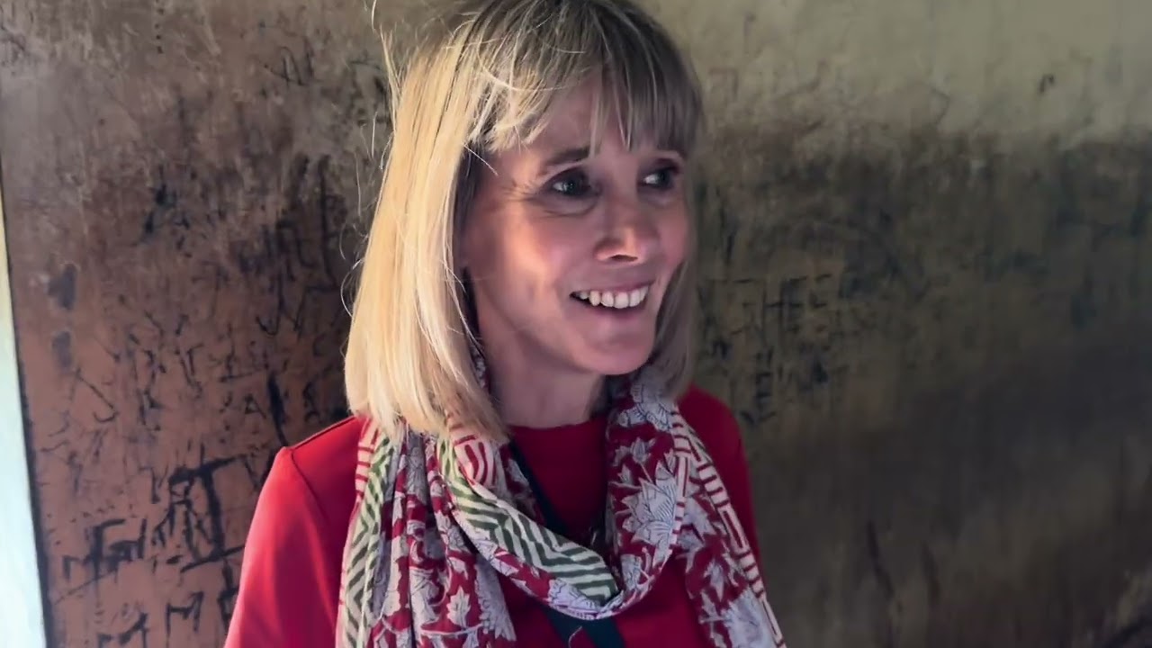 Season 10. DAY 10.  Gol Gumbaz mausoleum and Jami Masjid Mosque in Bijapur, then continue to Badami