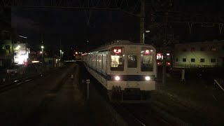 東武8000系8172編成が到着するシーン