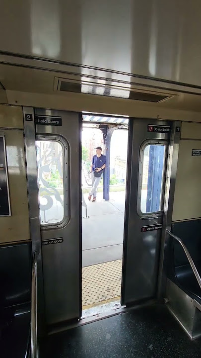 R32 Door Closing | #mta #shorts #r32subwaycar
