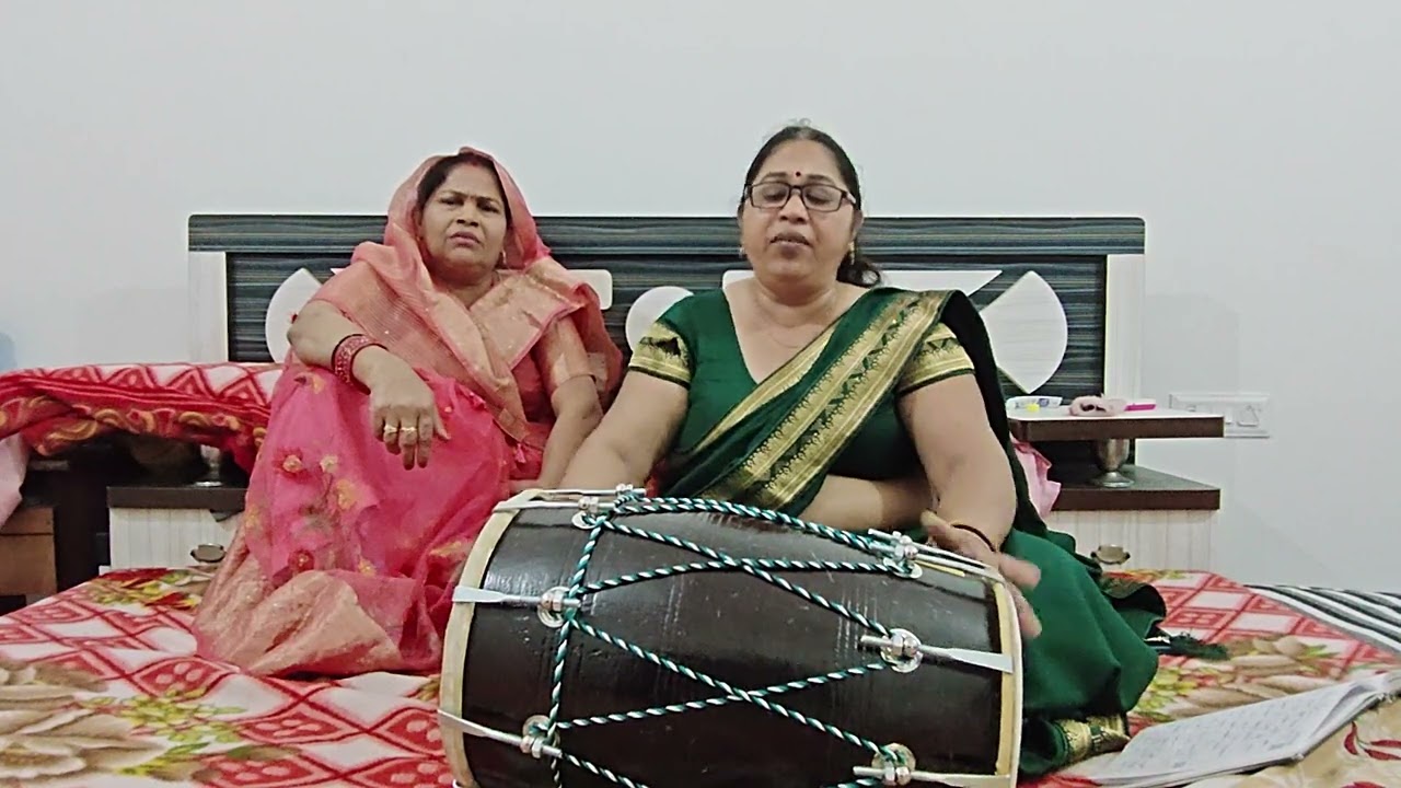 बहुत सुंदर सोहर गीत लालन हुए महलों में खेले आंगन में खुशी का दिन आया है