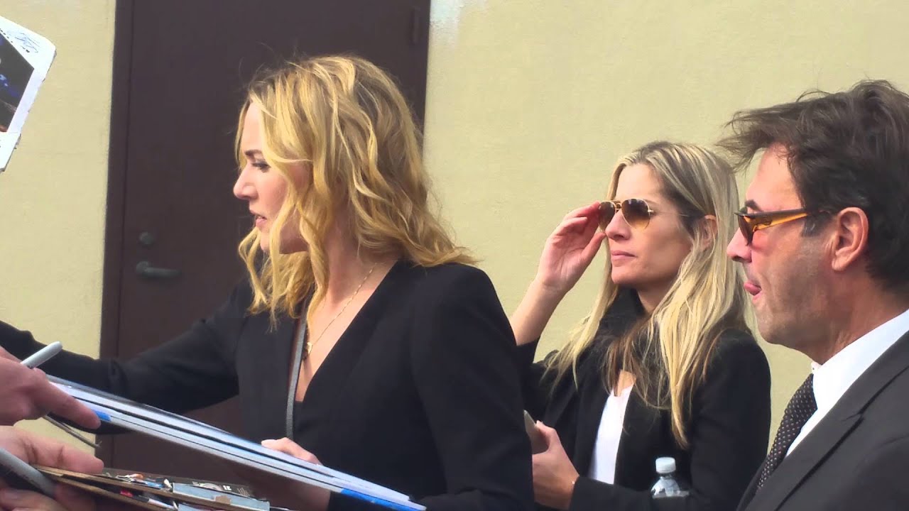 kate winslet signing autographs for fans in hollywood