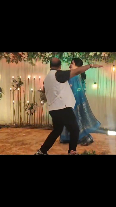 Biwi ko kush rakho agar khush rehna he toh #family #dance #wedding #husbandwife #govindasongs #love