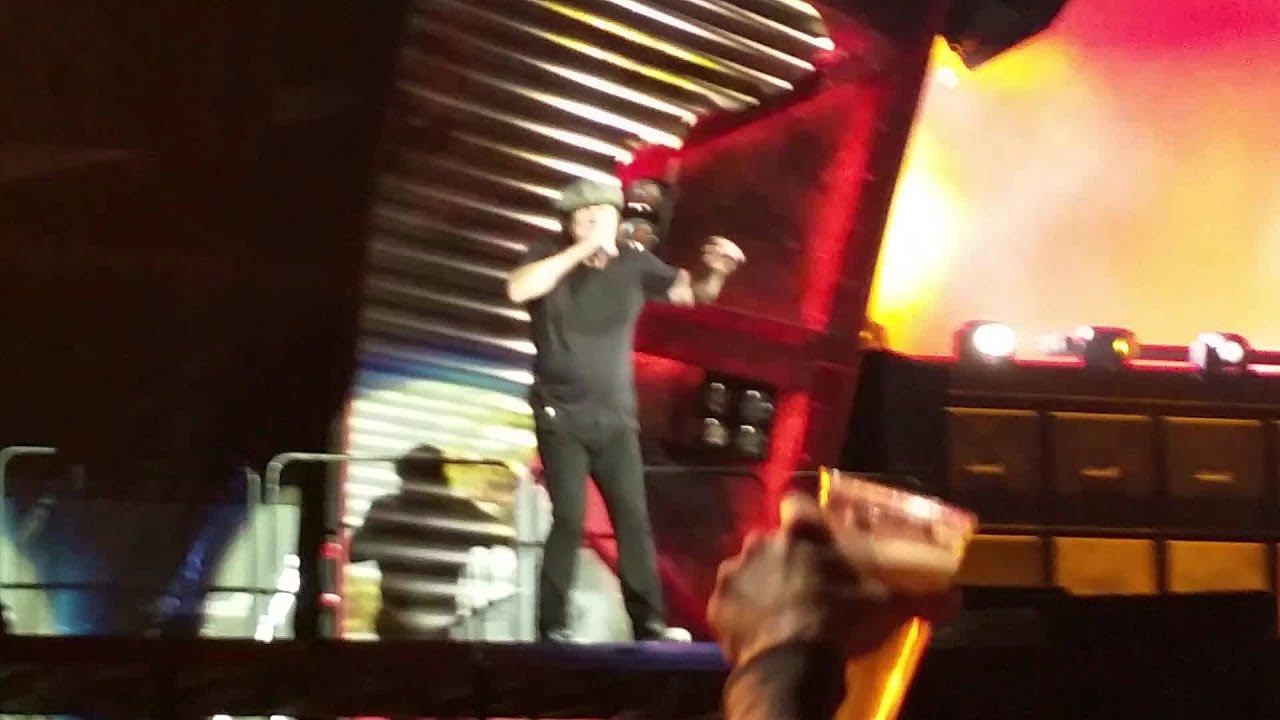 Rock n Roll - short clip of AC/DC Concert in Winnipeg Sep 17 2015 - YouTube