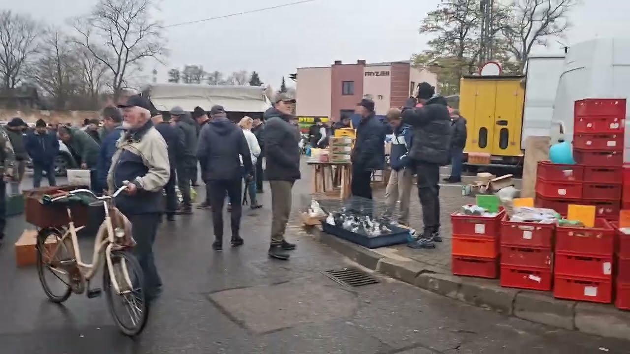 Rynek Skierniewice z Gołębiami 9.11.2025 😊-Tak olbrzymiego rynku jeszcze nie widziałem 😮😮😮- 2/3