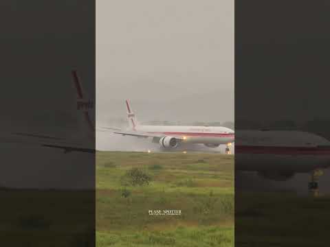 Ternyata Ini Alasan Pesawat Tetap Terbang Saat Hujan Deras