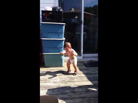 Baby dancing to Lean On by Major Lazer