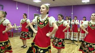 Гармошка русская и танцы русские душу греют