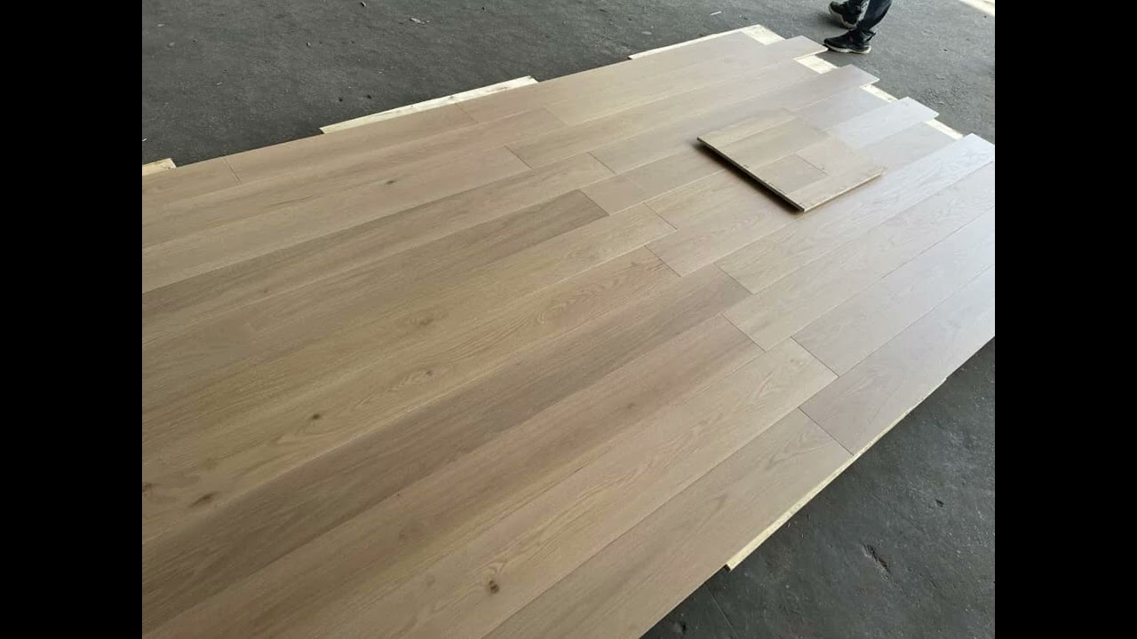 💗 More red oak flooring product for the viewing..