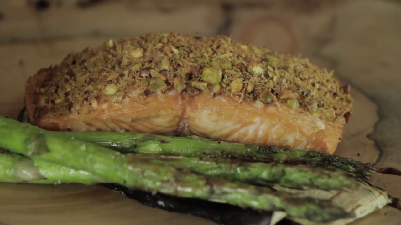 Salmón con costra de pistache