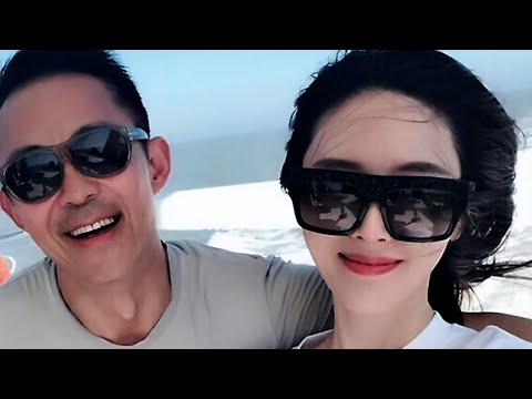 侯勇携三婚老婆在超市吃快餐，女方素颜白皙紧致，背17万包显阔气