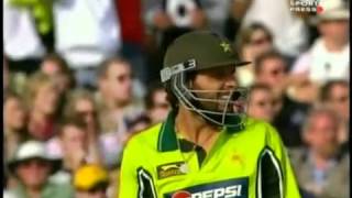 Shahid Afridi longest six 250 metars