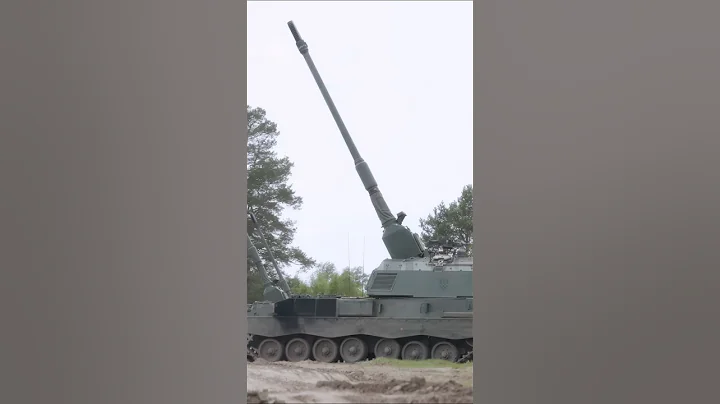 The Insanely Over-Engineered German PzH Artillery