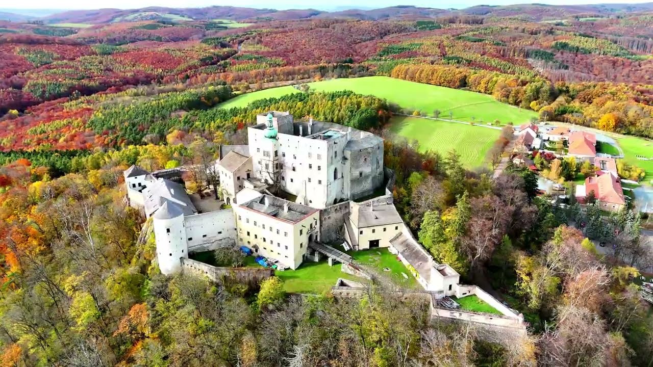 Hrad Buchlov Burg Buchlau Uherské Hradiště Pohoří Chřiby (The Czech Republic) Drone 4K
