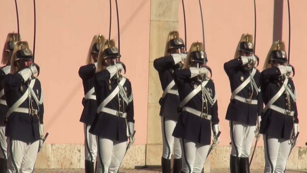 RENDER DA GUARDA AO PALÁCIO DE BELÉM - CHANGING THE GUARD AT BELÉM PALACE